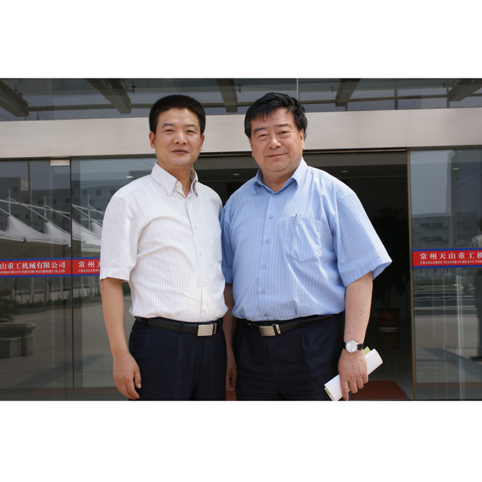 國(guó)務(wù)院參事、中國(guó)再生能源學(xué)會(huì)理事長(zhǎng)石定寰考察天山重工