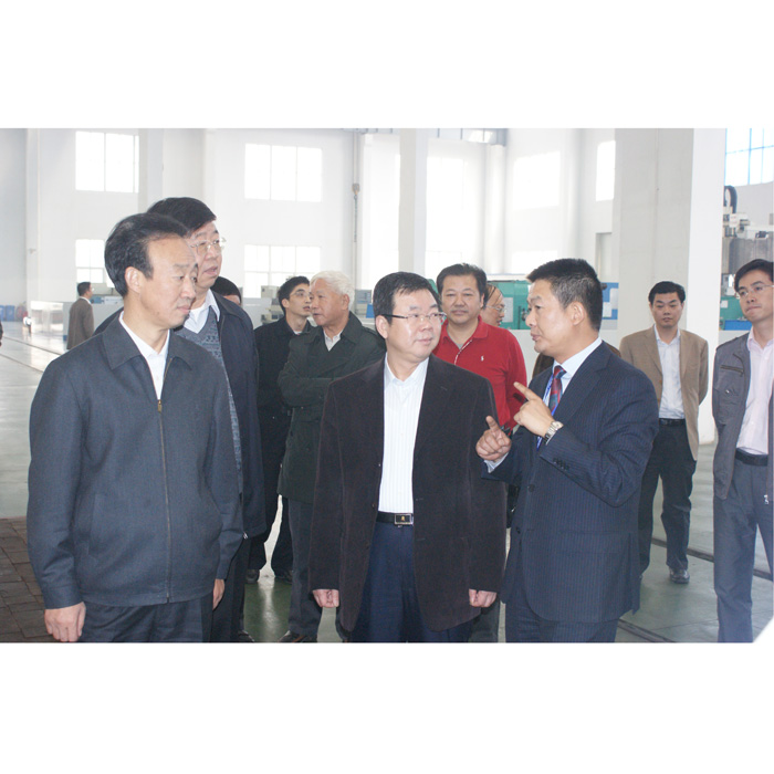 市委書(shū)記、東汽集團(tuán)領(lǐng)導(dǎo)參觀